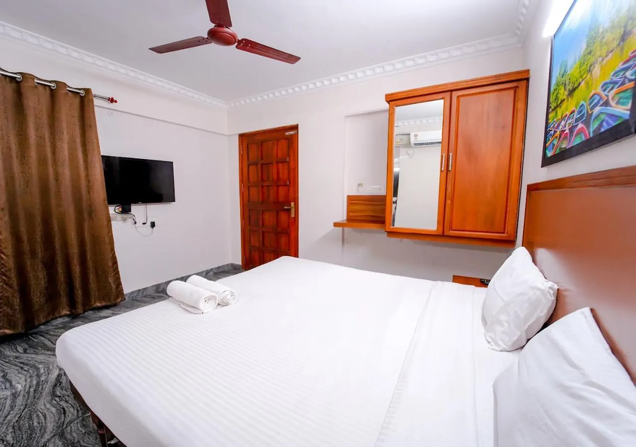 Pop Tavern Delight By Voye Homes Veli 0*,